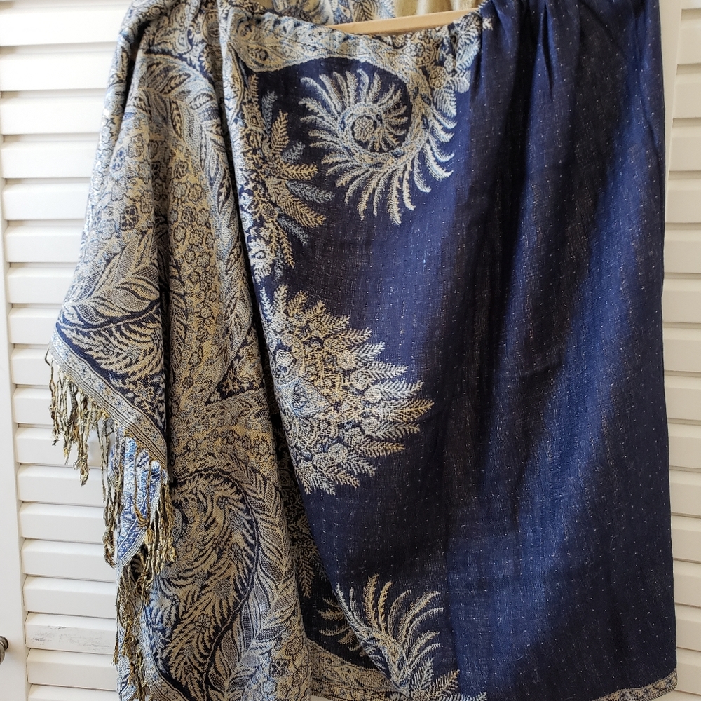 Pashmina like scarf